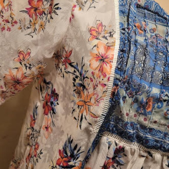 NWT Christopher & Banks curved hem flowy boho chic top w/ inner shell - Small - Picture 7 of 7